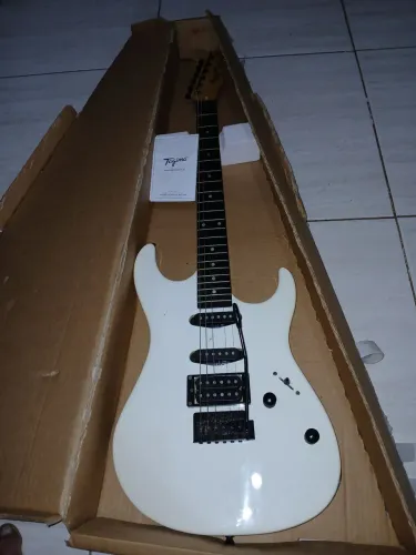 Guitarra tagima 