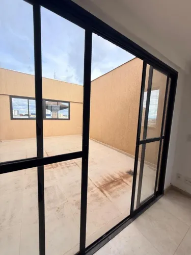 Vendo excelente cobertura Linear em Samambaia, 72 m2, Varandão, vista livre, próximo metrô
