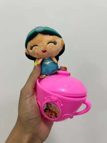 Pelucinha surpresa. Princesa Jasmine. Filme Aladdin disney