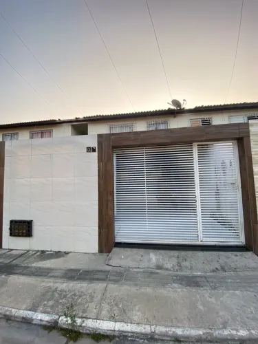 CASA A VENDA - EXCELENTE OPORTUNIDADE - PRONTA PARA MORAR