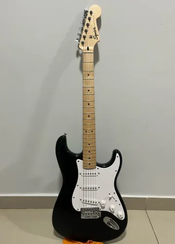 Guitarra Squier Stratocaster Zerada