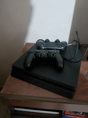 PS4(2 Controles + 4 jogos)