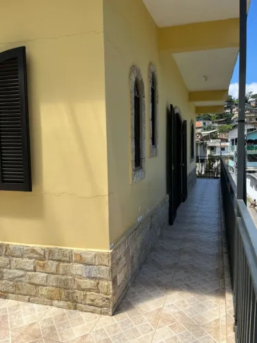 Casa para Venda em Petrópolis, Castelanea, 4 dormitórios, 1 suíte, 3 banheiros, 2 vagas