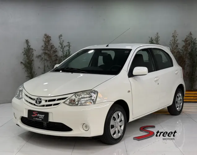 Toyota Etios XS 1.3 Flex 16V 5P Mec. 2013