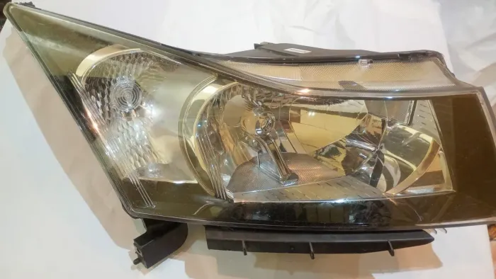 Farol Chevrolet Cruze lado direito