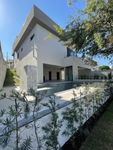 Casa de 319 m² com 03 suítes à venda por R$ 2.990.000 no Condomínio do Lago - Goiânia/GO