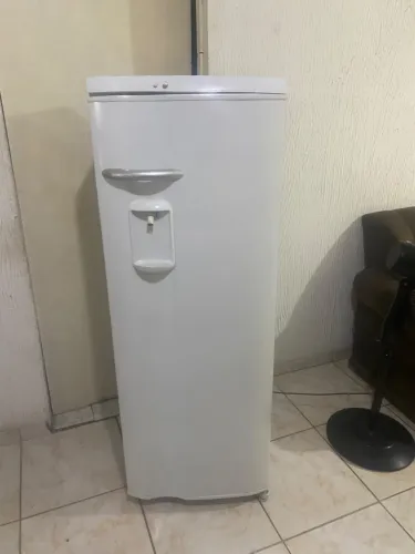 Geladeira Electrolux simples