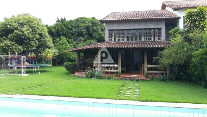 Casa Triplex 583m² 4 quartos 2 suítes infra externa privativa completíssima na Barra da Ti