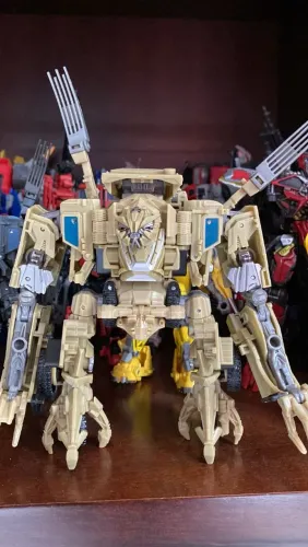 Transformers studio series 33 bonecrusher