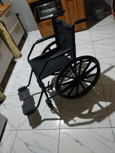 Cadeira de rodas dobrável