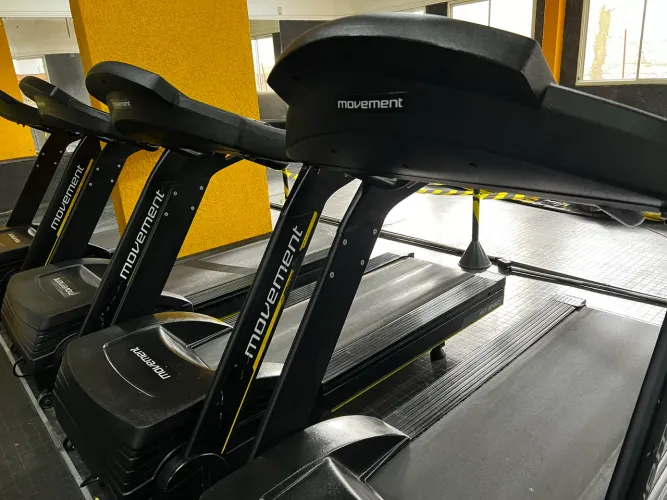 Esteira movement rt 250 black g2 ( aparelhos academia )