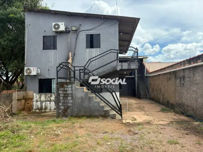 Excelente Oportunidade de Investimento Vila com 8 Apartamentos + 1 Casa - bairro LAGOA