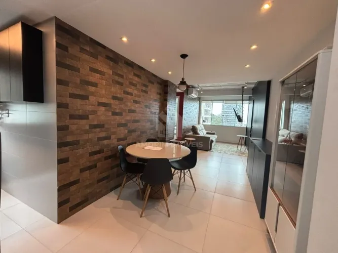 Apartamento Mobiliado na Praia Brava com 02 Demi-Suítes
