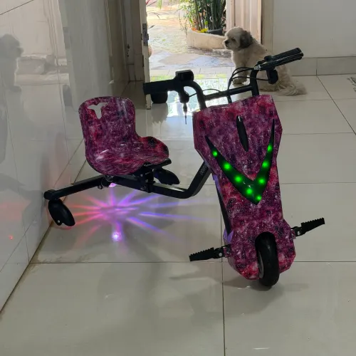 Triciclo Elétrico Drift 250W 100Kg 17km/h Rosa Com Kit Proteção