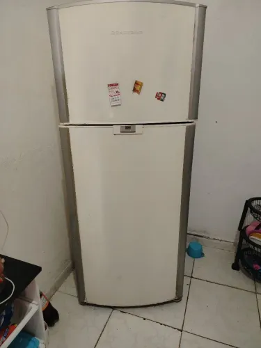 Geladeira brastemp o único defeito dela é só a borracha que está um pouco gasta