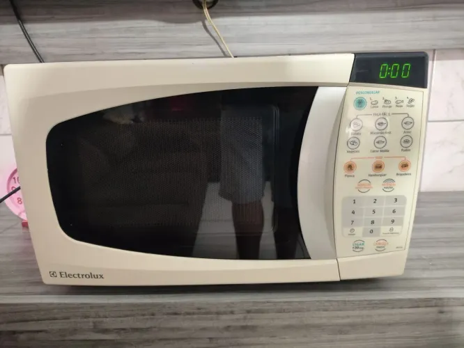 Microondas Electrolux,18L,110V, entrego e dou garantia 