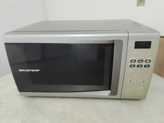 Microondas Brastemp funcionando perfeitamente tudo 220 volts 220 reais