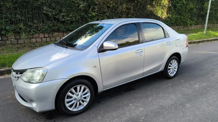Toyota Etios XLS Sedan 1.5 Flex 16V 4P Mec. 2014