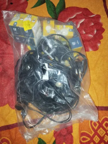 Vendo 25 metros de varal de lâmpadas, gambiarra