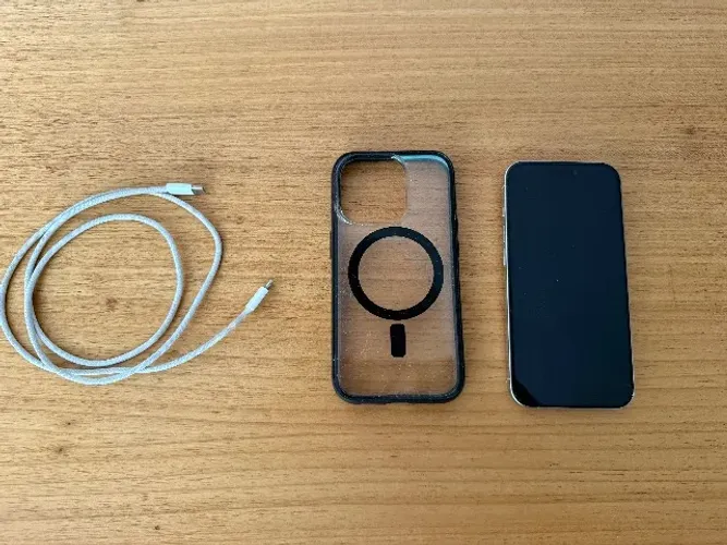 iPhone 15 PRO - 256GB - com carregador original + capa de proteção