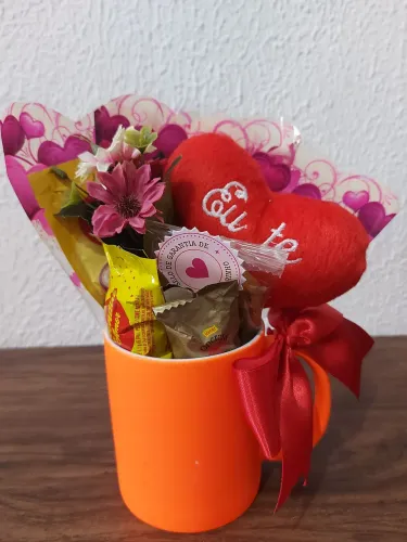 Buquê na caneca (itens de café e bombom)