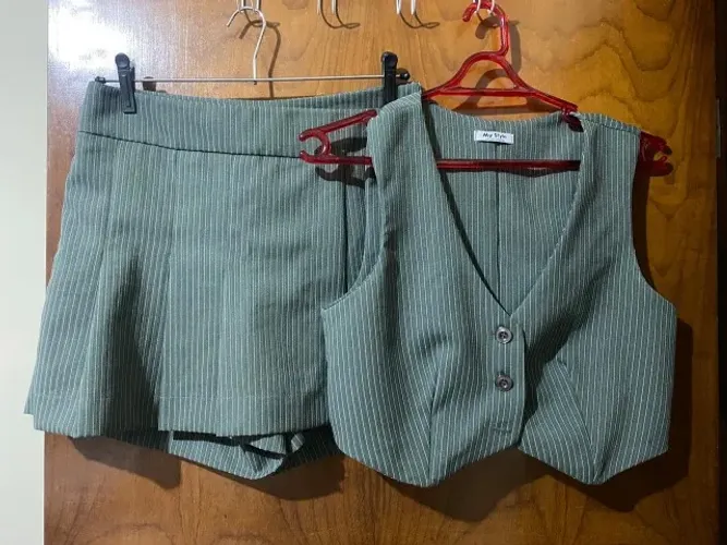 Conjunto Colete e Short Saia Novo