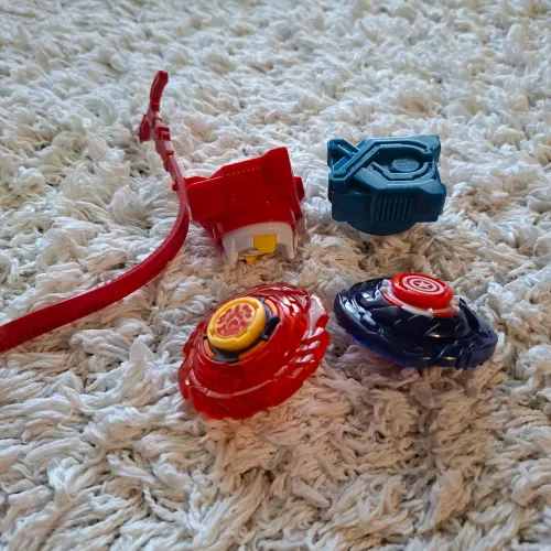 Lote 2 Beyblade Infinity Nado - Avengers + Lançadores