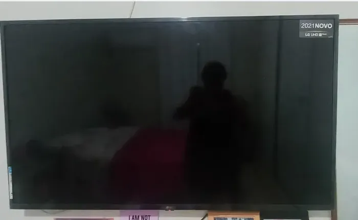 TV LG 50" 4K 50UP7550PSF com defeito