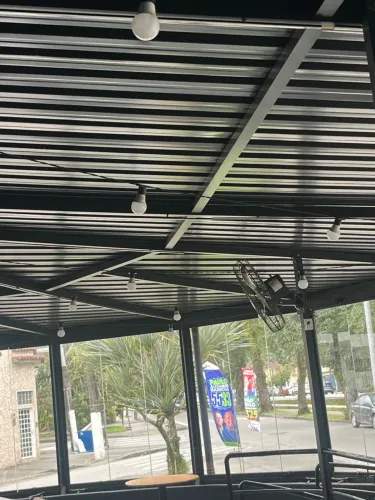 estrutura metálica com pintura eletrostática + telha antitérmica