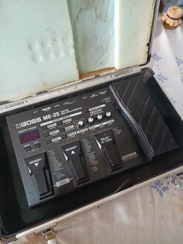Pedaleira boss me-25