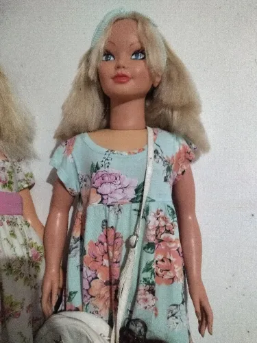 Boneca barbara de um metro 