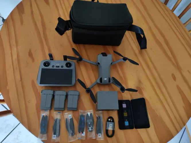 VENDO DRONE DJI MINI 5 PRÓ COMPLETO-3 BATERIAS-COTROLE COM TELA+ACESSÓRIOS! ZERADO