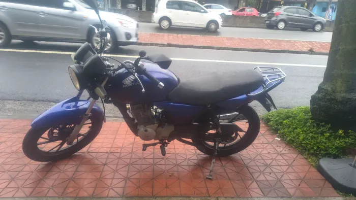 Titan KS com partida disco e rds