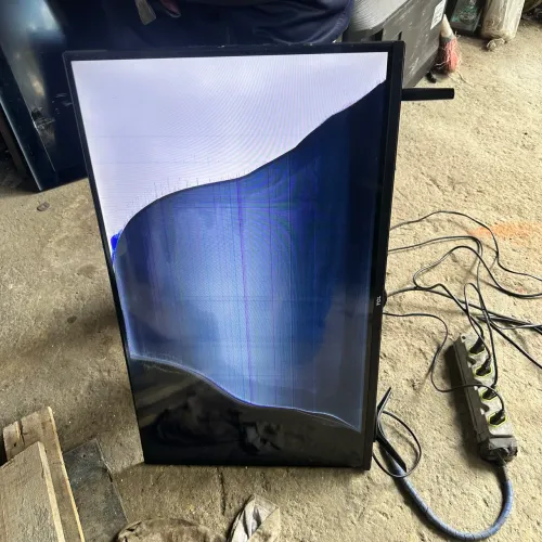 Tv modelo 32S615 defeito tela quebrada para peças