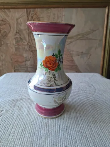 Vaso furtacor porcelana numerada anos 60