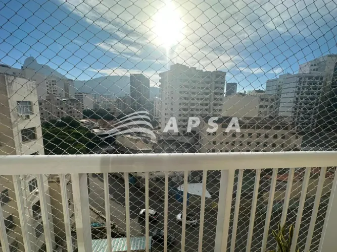 LOCALIZADO NA TRADICIONAL RUA DA PASSAGEM, ESTE EXCELENTE APARTAMENTO REÚNE CONFORTO, FUNC