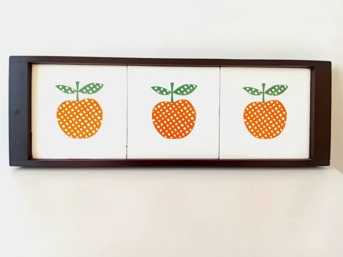 Bandeja vintage em jacarandá com três azulejos