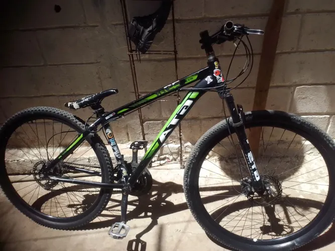 Bicicleta troco em telefone ou vendo de 500$