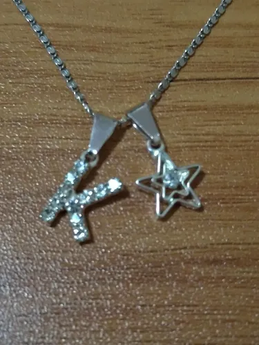 Brinco + colar com pingente (estrela e letra K)
