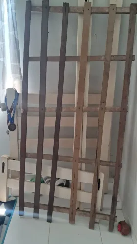Vende-se cama e colchão  com patrilheira