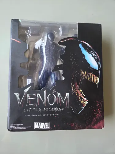 Boneco Venom articulado na Caixa. Novíssimo