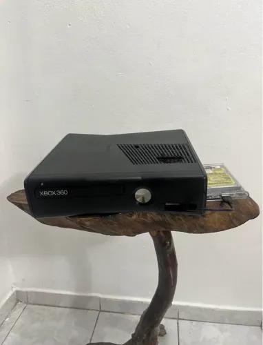 Xbox 360 slim, 3 controles