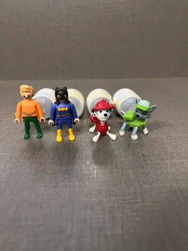Bonecos Playmobil e patrulha canina kinder ovo