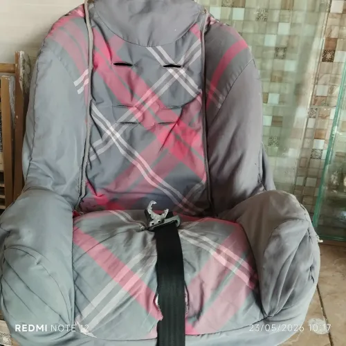 Vende uma cadeira de bebê pra carro