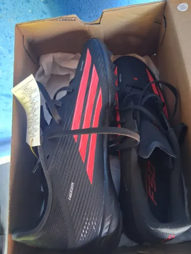 Chuteira adidas