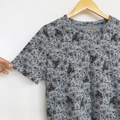 Blusa alongada caveiras M