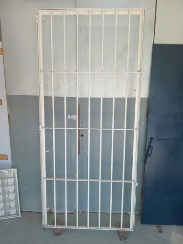 Grade de proteção para porta