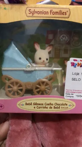 Sylvanian Families- Bebê Gêmeo Coelho Chocolate e Carrinho de Bebê 