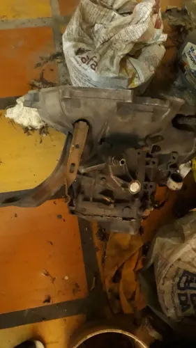 Caixa de câmbio F-16 do Monza e Kadett com motor 1.8 EFI.