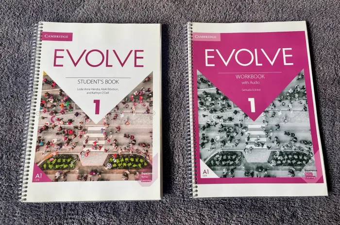 Livro de Inglês Evolve Level 1 Student's Book completo com Livro de Tarefas